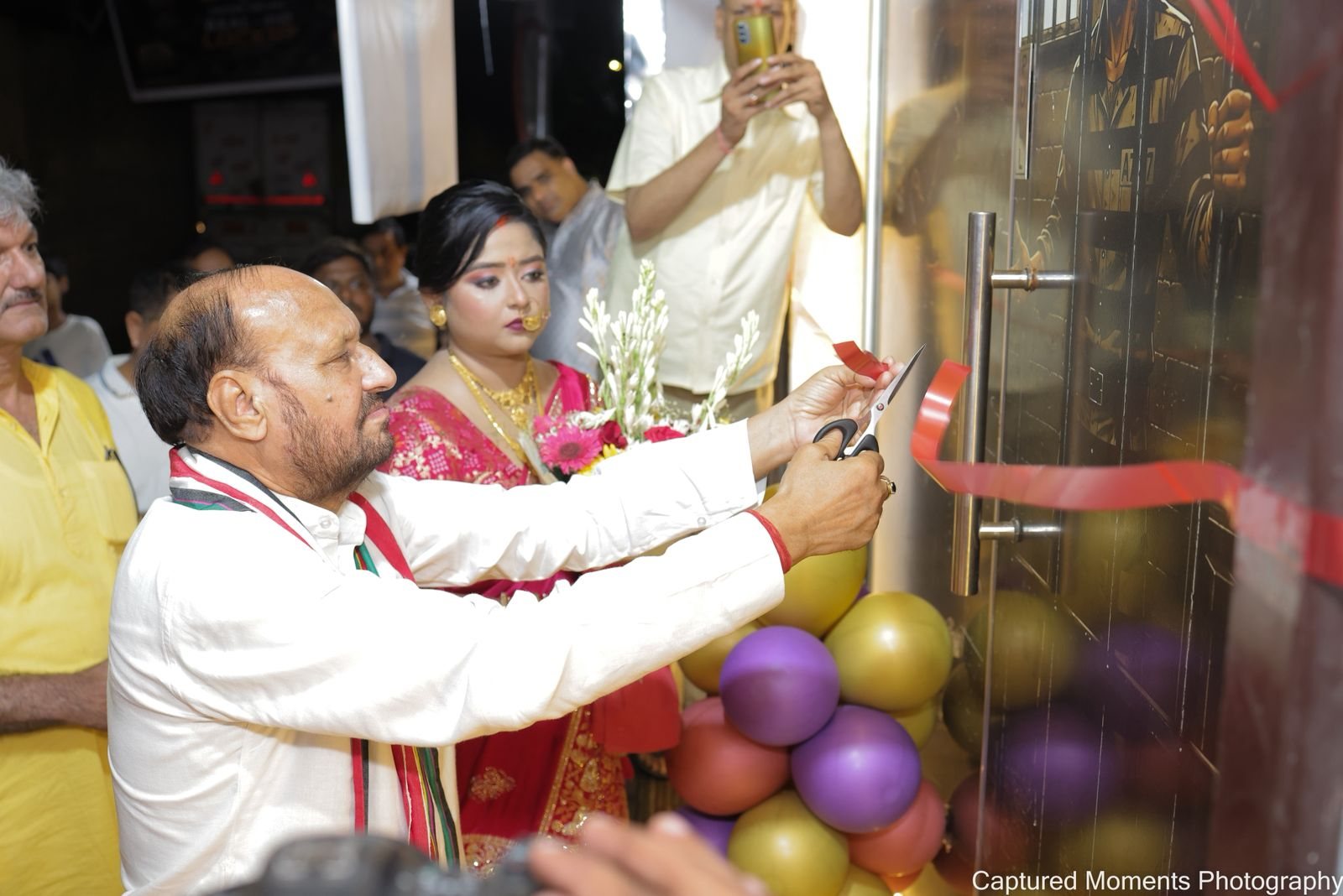 Ribbon cutting ceremony at Baal Daadhi Lockup Salon