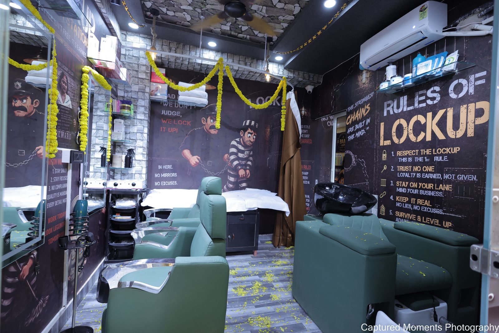 Baal Daadhi Lockup Salon interior and wash area